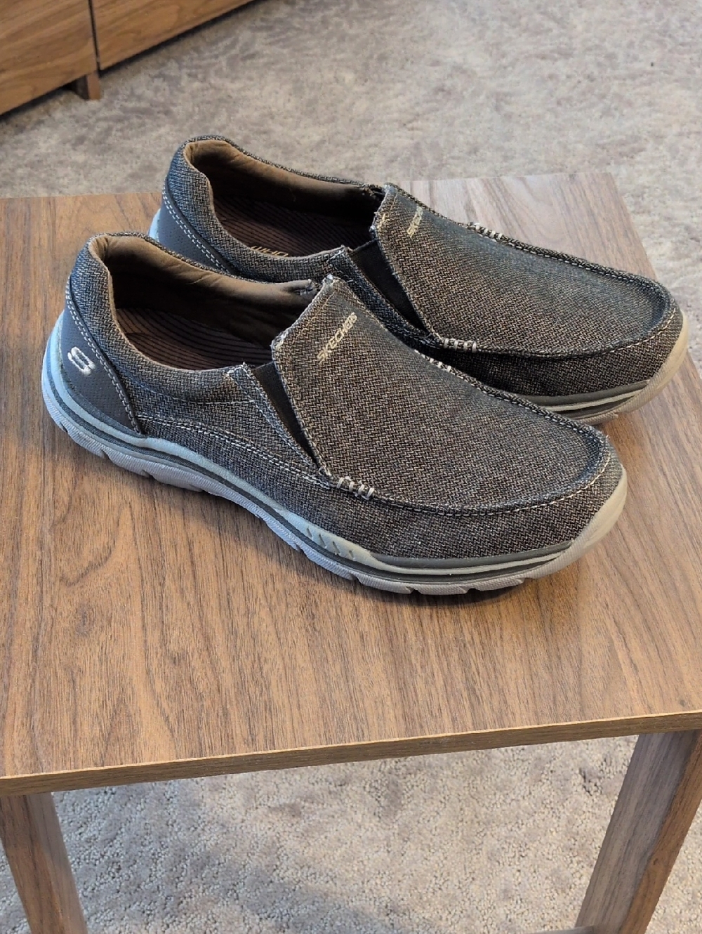 Skechers Men’s Size 8.5 Slip-On Canvas Loafers